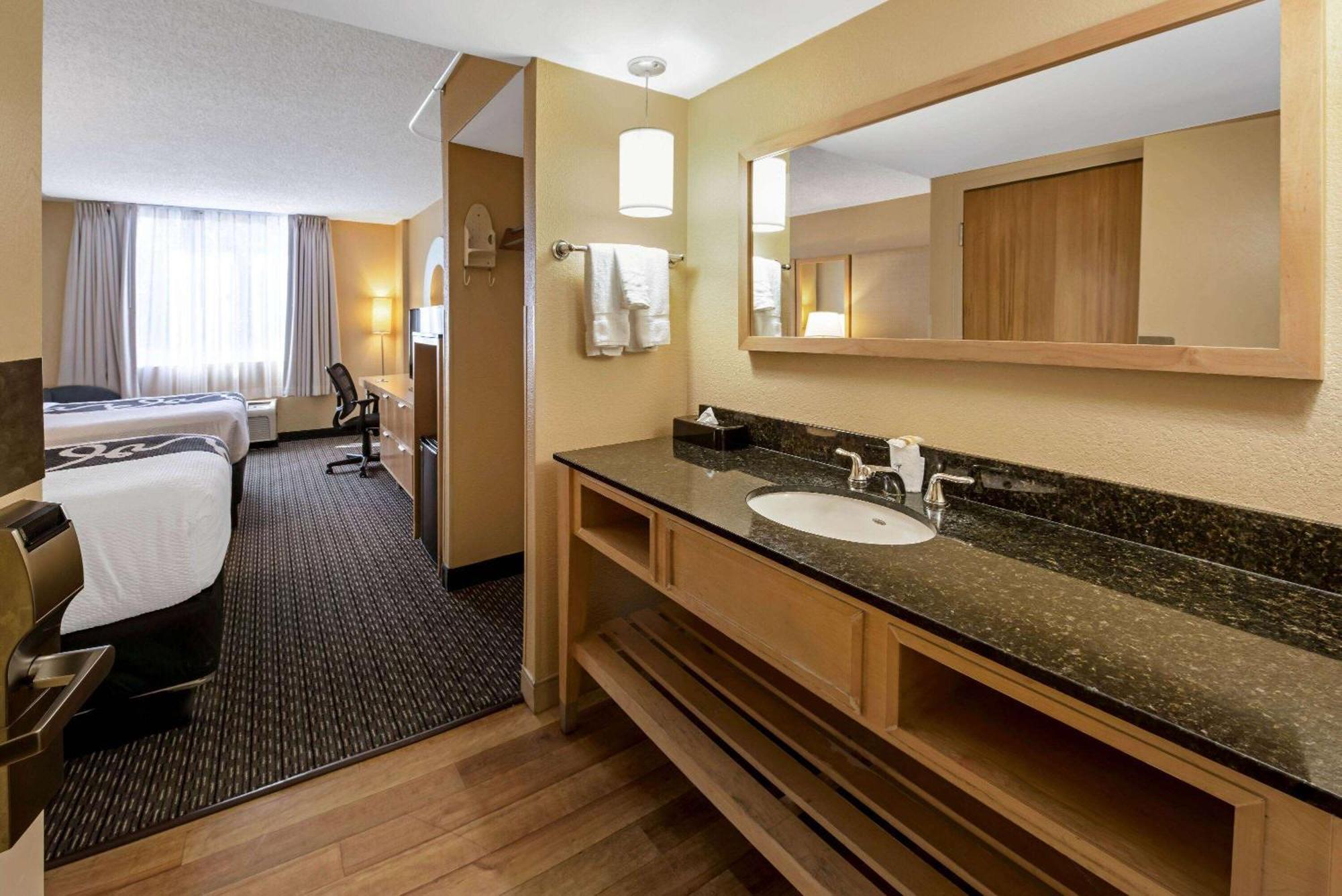 La Quinta By Wyndham West Palm Beach Airport Bagian luar foto